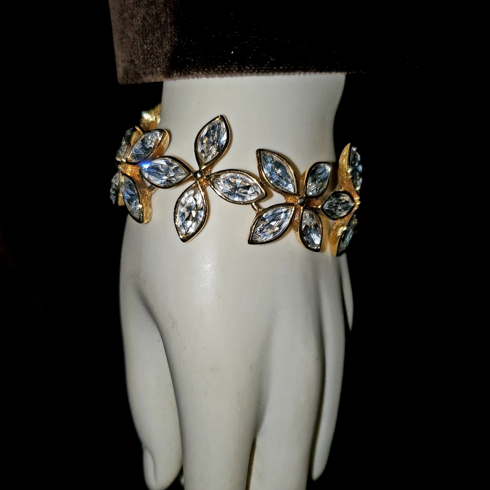 💛Beautiful Gold/Crystal Bracelet & Necklace Set💛 - Picture 5 of 7